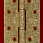 dvernaja-petlja-universalnaja-latunnaja-s-uzorom-venezia-crs011-102x76x4-polirovannaja-latun.4.jpg