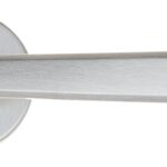 dvernaja-ruchka-na-kruglom-osnovanii-fratelli-cattini-essa-77-cs-matovyj-hrom.1.jpg