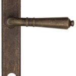 dvernaja-ruchka-na-planke-fratelli-cattini-toscana-cyl-pl01-ba-antichnaja-bronza.jpg